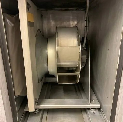 Gereinigter Küchenabluftventilator nach der Wartung
